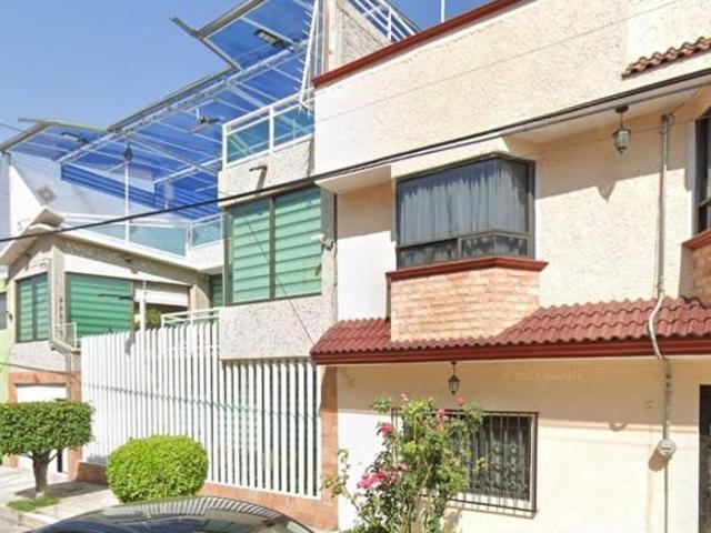 Casa de 200 m² con 4 recámaras en venta en Bosques de Aragón