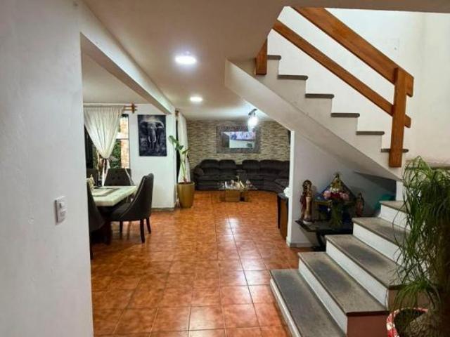 Casa de 200 m² con 5 recámaras en venta en Barrio 18