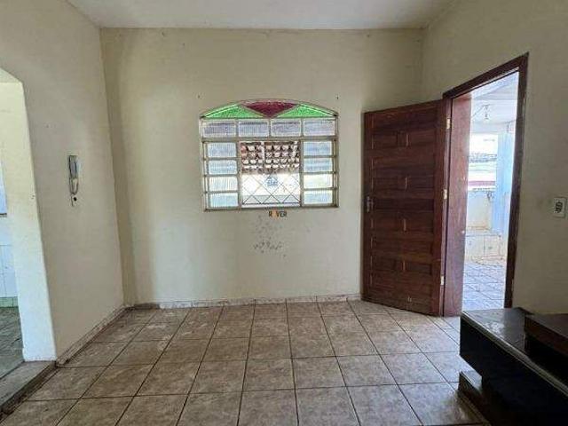 CASA DE 200M² COM 3 QUARTOS E VARANDA NO SANTA CRUZ INDUSTRIAL – CONTAGEM