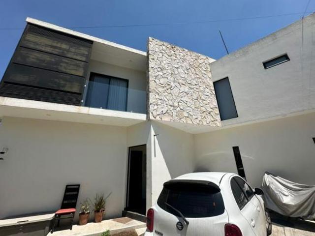 Casa de 201 m² con 4 recámaras en venta en Loma Dorada