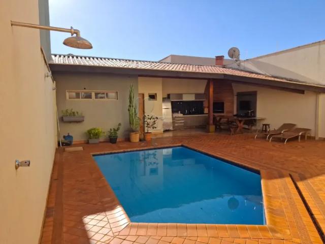 Casa sobrado de 207m² com 03 suítes para locação e venda Vila Ana Maria