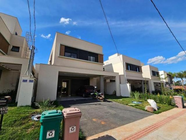 Casa de 204 m² com 4 quartos à venda em Goiânia