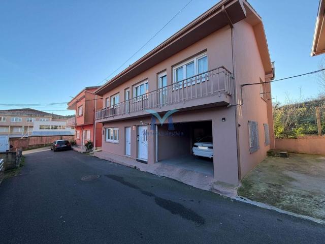 Casa de 204 m² con 2 viviendas y garaje en Fisterra, reformada en 2024