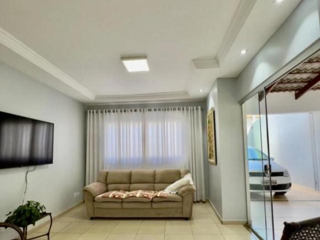 Casa de 210 m² com 3 quartos à venda no Jardim das Flores