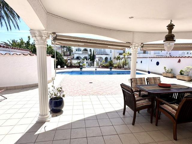 Casa de 215 m2 en venta Empuriabrava, España
