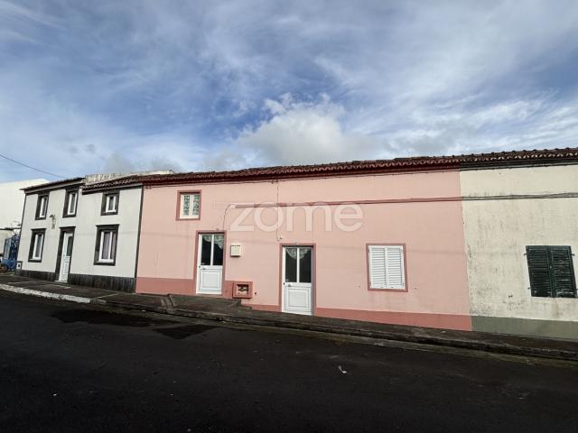 Casa de 2+1 Quarto com Quintal, Anexo e Acesso Duplo – Ponta Garça