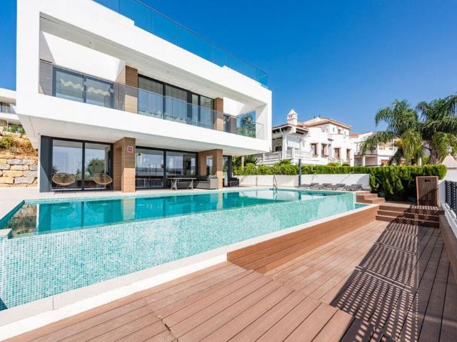 Casa de 220 m2 en venta Estepona, Andalucía