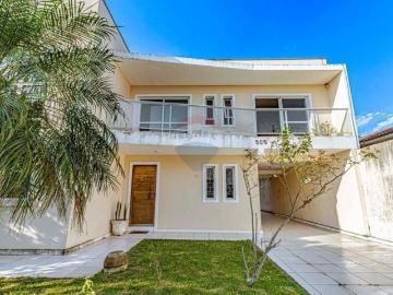 Casa em Terreno de 565,5 m² no Tingui | 221 m² Construídos | Potencial para até 3 Sobrados de Alto P