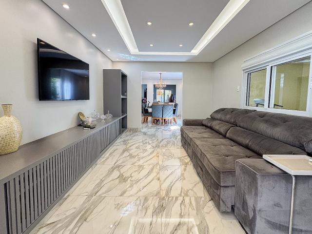 Casa de 222 m² com piscina, ofurô e 5 quartos, sendo 3 suítes, disponível para locação na Vila Rezende – Goiânia/GO
