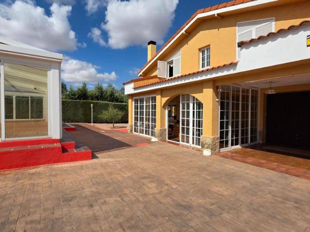 Exclusiva casa de 295 m2 en venta Nuevo Baztán, Comunidad de Madrid