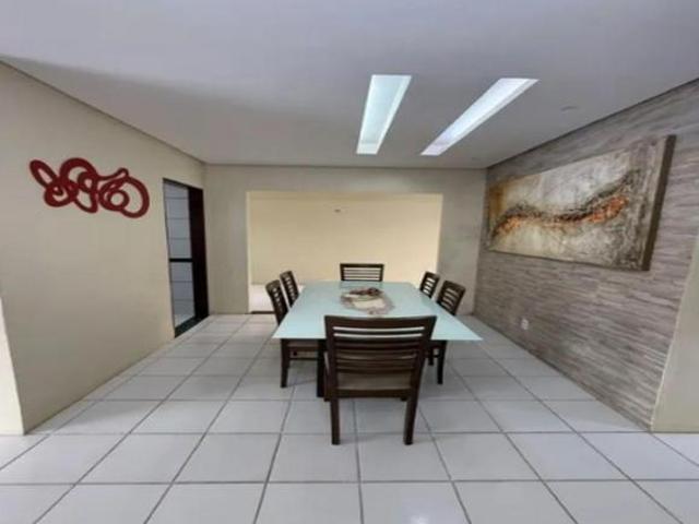 Casa de 230 m² com 2 quartos, 1 suíte, 2 vagas à venda no Jardim Fortaleza