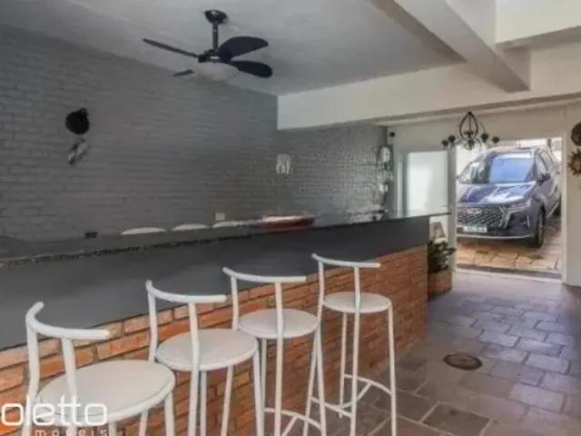 Casa de 234m2, para locação por R$ 15.000,00,00 Bairro Três Figueiras