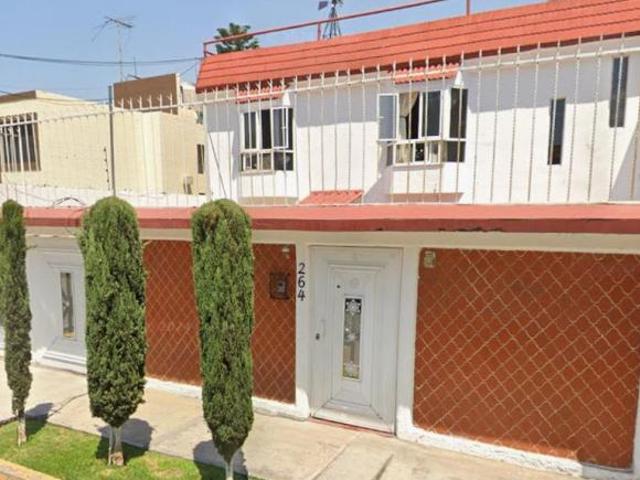 Casa de 235 m² con 4 recámaras en venta en Lomas Estrella