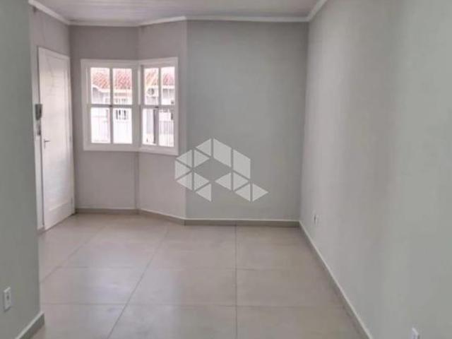 Casa de 2 dorm em condominio no Bairro Restinga