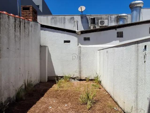 Casa de 2 dormitórios para alugar no bairro Hípica