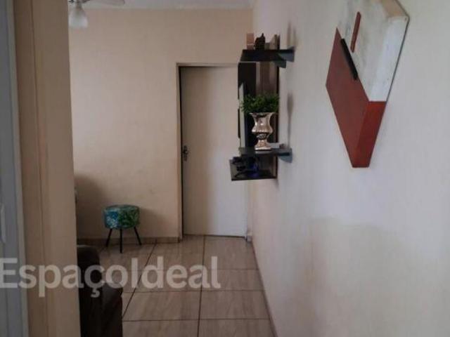 CASA DE 2 DORMITÓRIOS COM ÓTIMO VALOR EM BAIRRO TRANQUILO E VALORIZADO