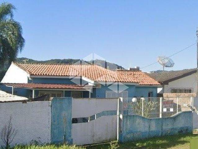 Casa de 2 dormitórios à venda no Bairro Carolina em Santa Maria