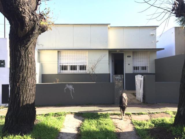 Casa de 2 dormitorios en alquiler, con patio