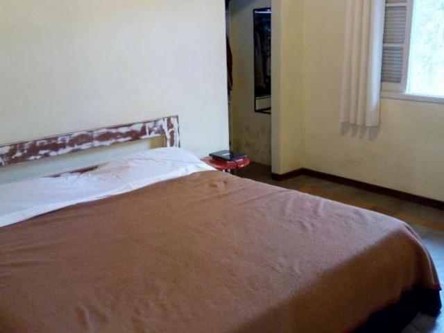 Casa de 2 dorms, 1 banheiro, 1 lavabo, com terreno de 600 m² !