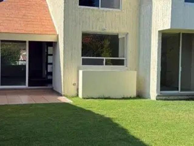 Casa de 2 niveles con 3 recámaras en renta en el Cristo