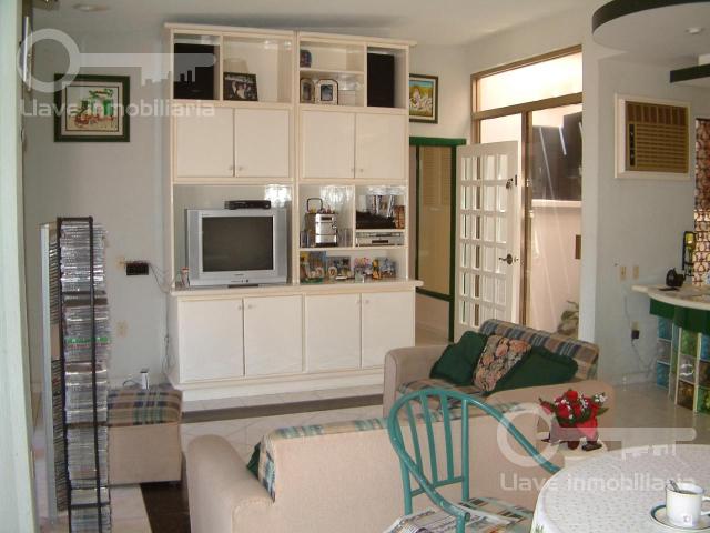 Casa de 2 niveles en venta ubicada en Col. Petrolera en Coatzacoalcos, Veracruz