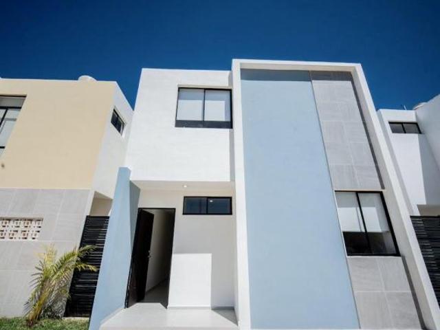 Casa de 2 Niveles en Venta Rec. Planta baja en Caucel, Merida