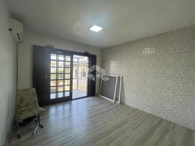 Casa de 2 pavimentos no bairro Planalto com 4 dormitórios