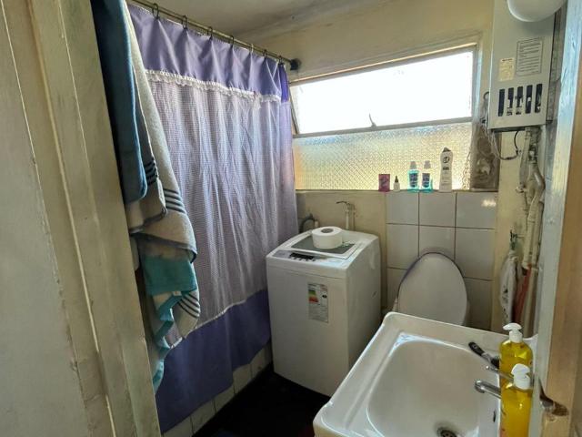 Casa de 2 pisos con negocio