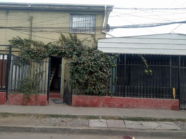 Casa de 2 pisos con local comercial en puente alto