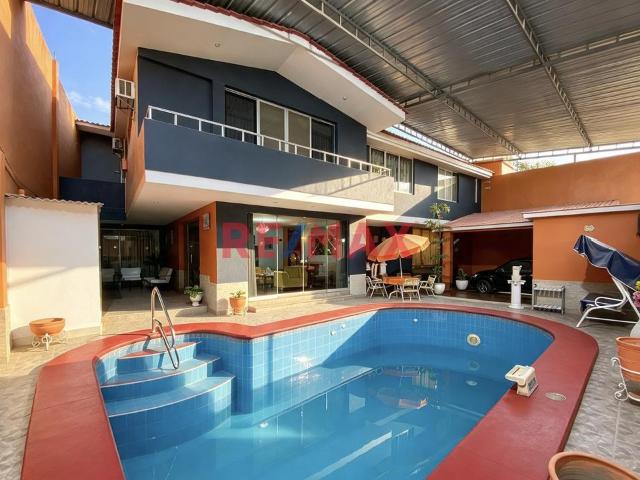 Casa De 2 Pisos Con Piscina + Terraza En Venta Urbanizacion Santa Victoria Chiclayo