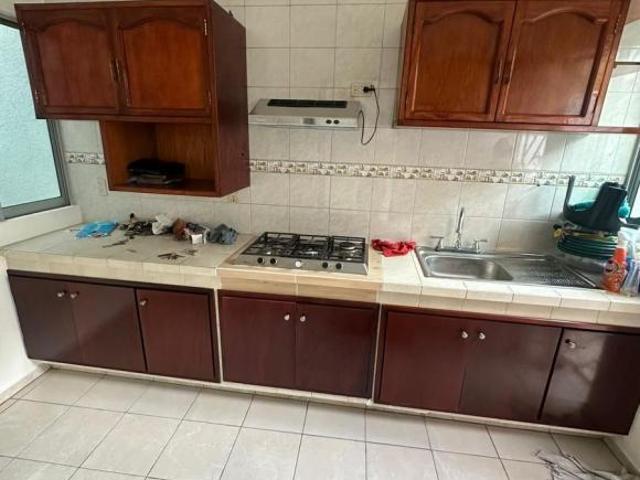 CASA DE 2 PISOS CERCA DEL ESTADIO