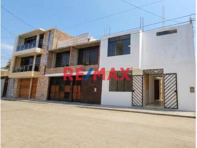 Casa De 2 Pisos + Azotea En Venta En La I Etapa De Las Palmeras | Ica