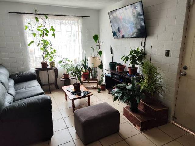 Casa de 2 pisos. Barrio tranquilo y Familiar