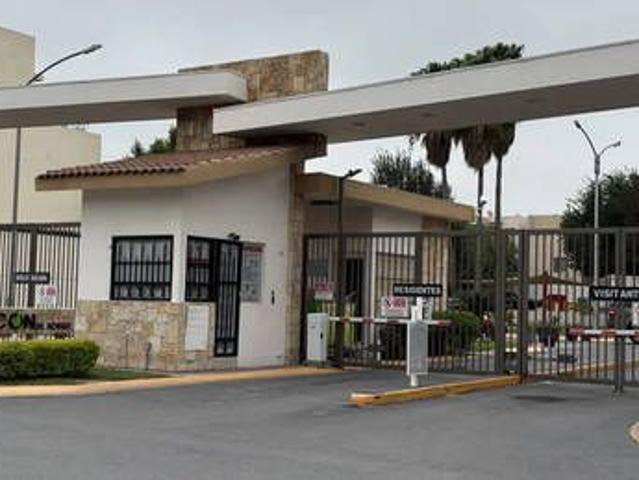 Casa De 2 Pisos En Colonia Privada En Los Rincones Sector Bosques En Gral Escobedo Nl