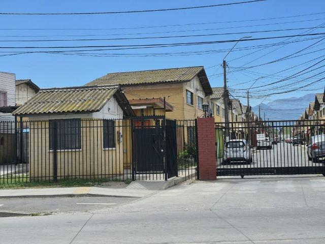 Casa de 2 pisos en condominio francisco marco, la calera