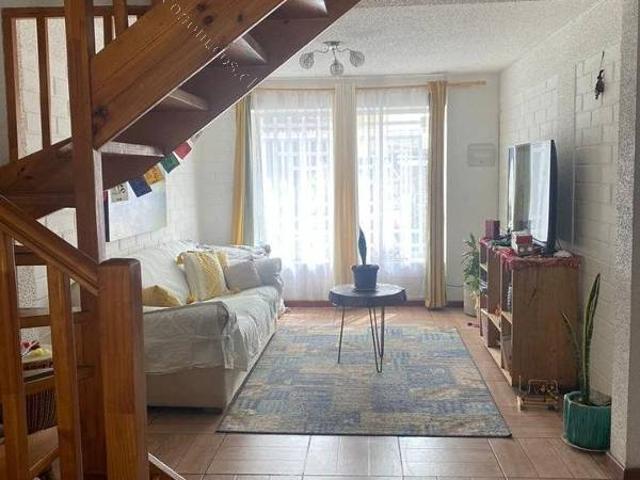 Casa de 2 pisos en condominio Puente Alto