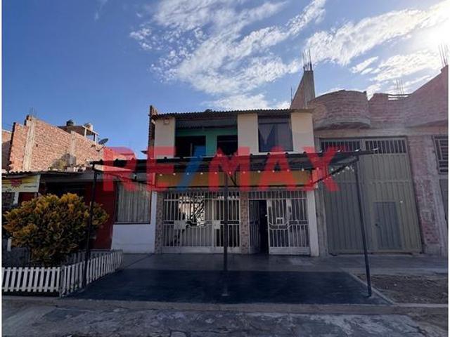 Casa De 2 Pisos En Manuel Arévalo