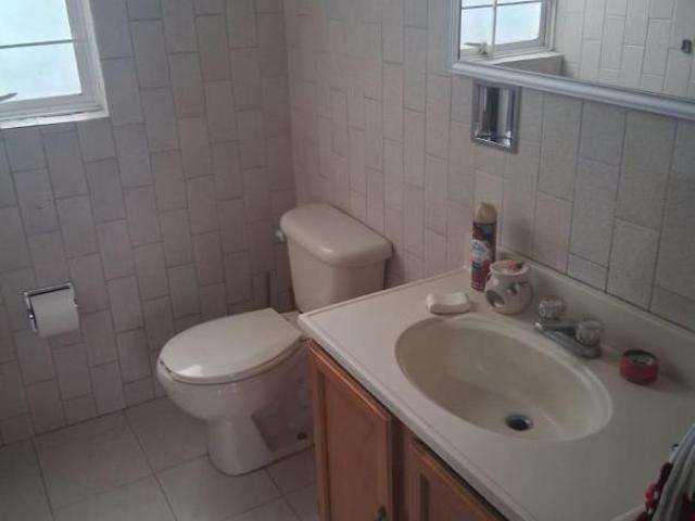 Casa de 2 Pisos en Privada, Bosques de Colon