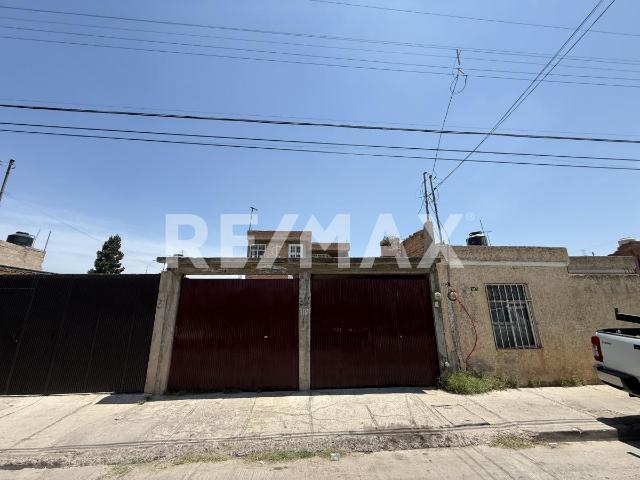Casa de 2 pisos en venta cercana al ITD