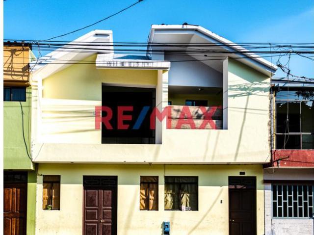 Casa De 2 Pisos + Proyección A 3Er Piso En El Centro De Camaná