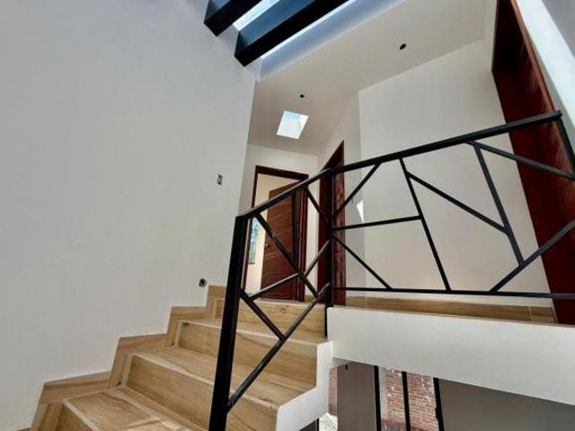 CASA DE 2 PLANTAS 4 RECAMARAS 260 M TERRENO EN SAN JUAN DEL RIO