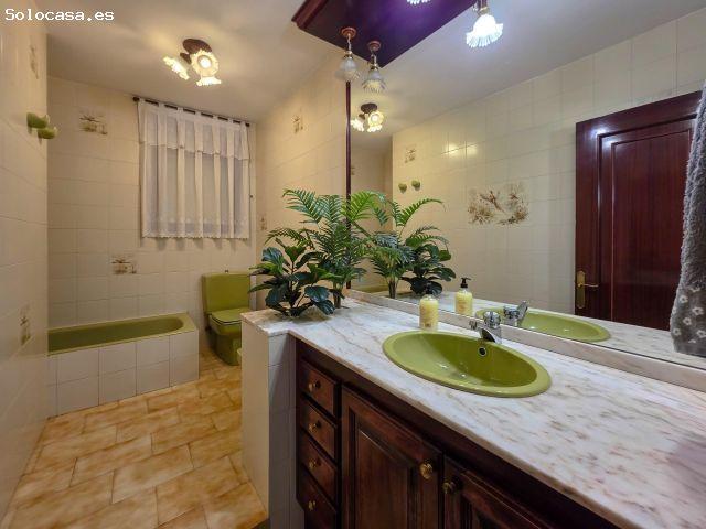 CASA DE 2 PLANTAS CON APARTAMENTO Y JARDIN