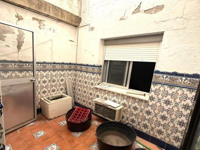 ? CASA DE 2 PLANTAS CON DOS LOCALES Y GRAN POTENCIAL EN BURGUILLOS