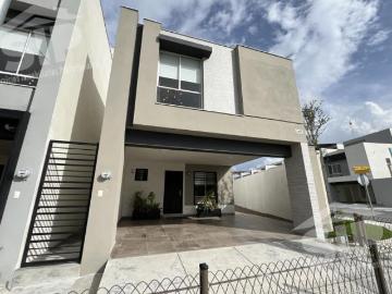 Casa de 2 plantas en venta en Apodaca