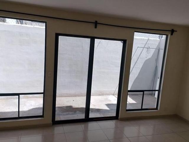 Casa de 2 plantas en fraccionamiento Misión de Santa Fé, entre Av. Arqueros y Mariano Escobedo