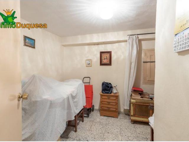 Casa de 2 plantas para reformar. Junto plaza del TRIUNFO