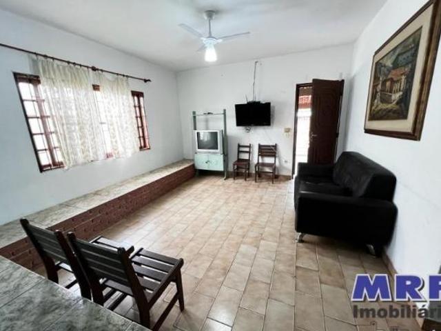 Casa de 2 quartos com terreno amplo a 550m da Praia da Maranduba em Ubatuba