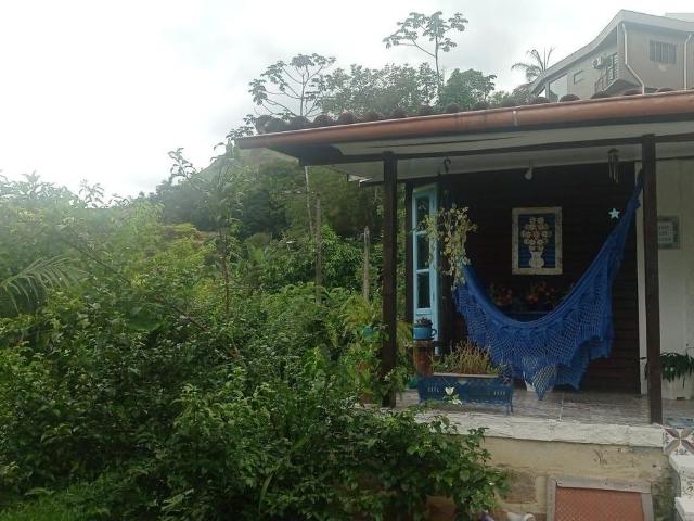 Casa de 2 Quartos Em Condomínio Fechado