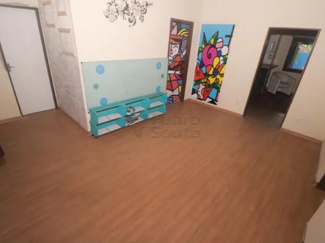 Casa de 2 Quartos no Bairro Laranjal Espaço, Conforto e Lazer para Toda a Família