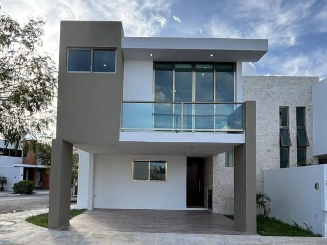 Casa de 2 recámaras ¡CON PANELES SOLARES! en residencial en Altabrisa
